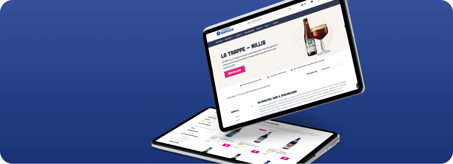 Webshop voor alcoholvrij bier op tabletscherm met La Trappe Nillis productpagina, blauwe achtergrond.