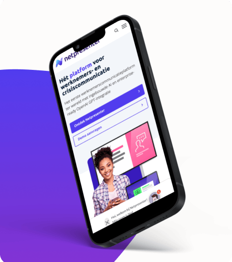 Smartphone met Netpresenter website voor interne communicatie en crisisbeheersing, inclusief AI-functies, op scherm.