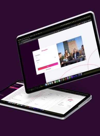 Twee laptops met zakelijke dashboards en videoconferentie-interface tegen een paarse achtergrond.