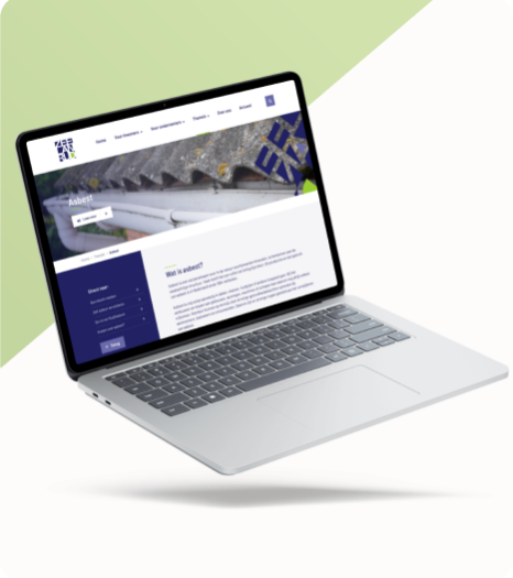 Laptop met open asbestinformatiepagina op een groene achtergrond.