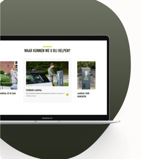 Laptop displaying electric vehicle charging station options: business, public, and municipal. Dutch text: WAAR KUNNEN WE U BIJ HELPEN?